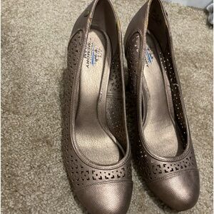 Life stride velocity heels gold